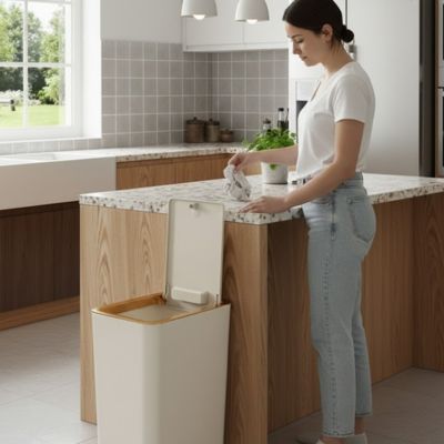 poubelle cuisine comptoir femme simple trash kitchen counter women